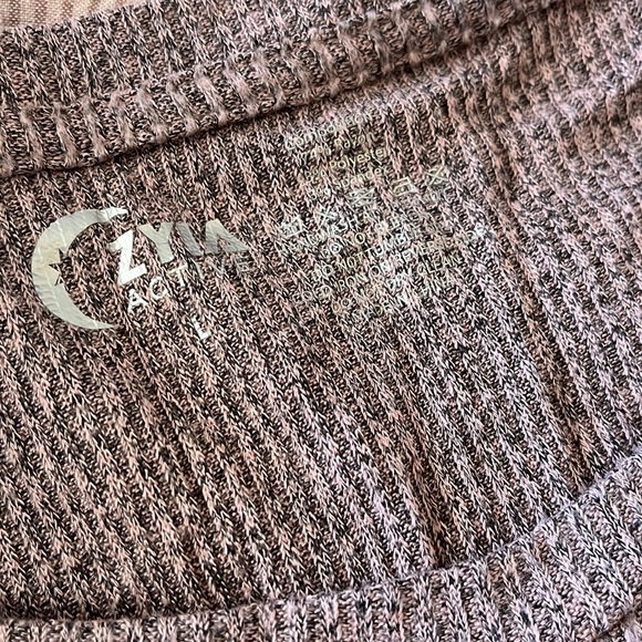 ZYIA sweater - Picture 3 of 3